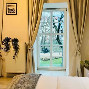 Absyntapartments 24 Rynek Lägenhet